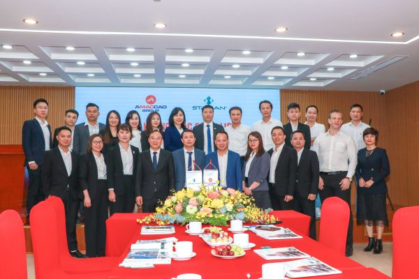 The Signing Ceremony of Strategic Cooperation between Stavian Group and Amaccao Group