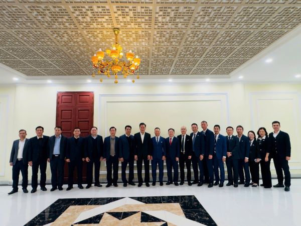 Hung Yen Province Accompanies Stavian Group in Industrial Development Orientation